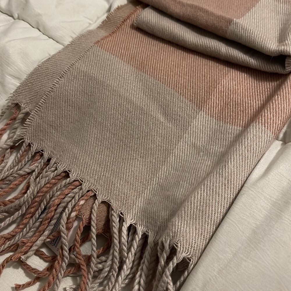 Softer than Cashmere? D&Y scarf
